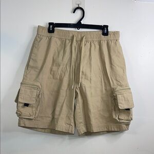 🛍️ #60 EUC Men’s Tan Cargo Shorts Large Side pockets Size Medium